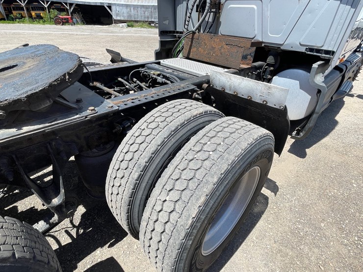 #304-•-2016-international-semi-tractor-(has-wi-title)-(denmark,wi)-image-37