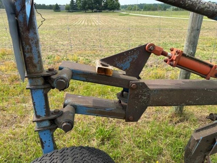 white-5-furrow-plow-image-5