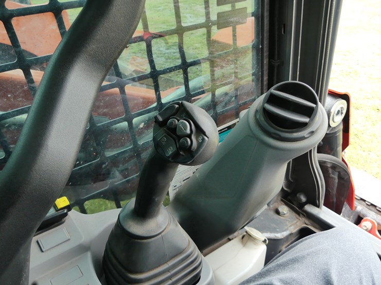 2023-kubota-svl75-3-image-13