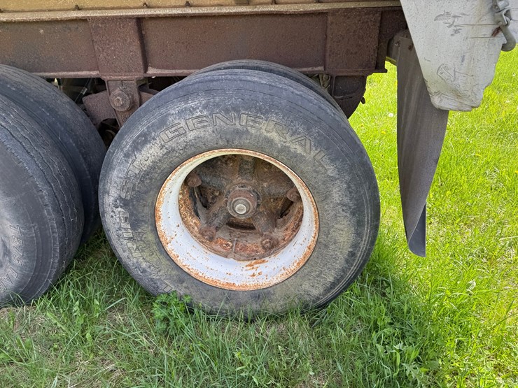 #468-•-1979-easton-pusher-28'-semi-pusher-trailer-(has-wi-title)-(stanley,-wi)-image-11
