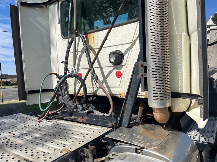 #300-•-2016-mack-day-cab-semi-tractor-(wi-title)-(monona,-wi)-image-41