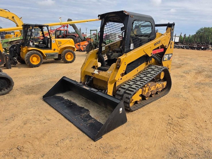 2015-caterpillar-259d-image-1