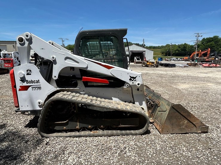 2022-bobcat-t770-image-5