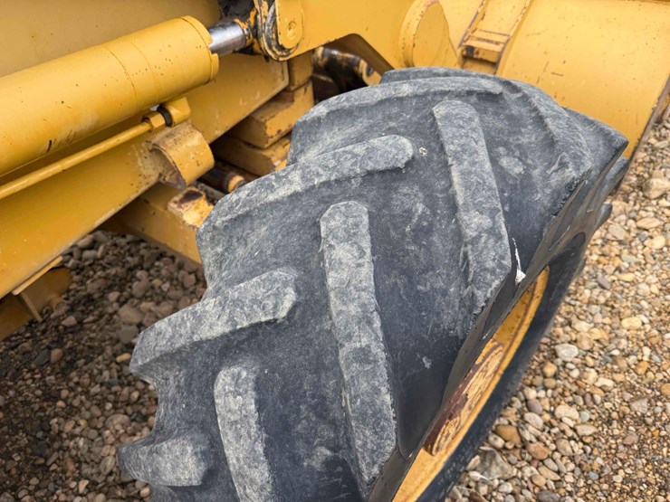 cat-426l-backhoe-image-25