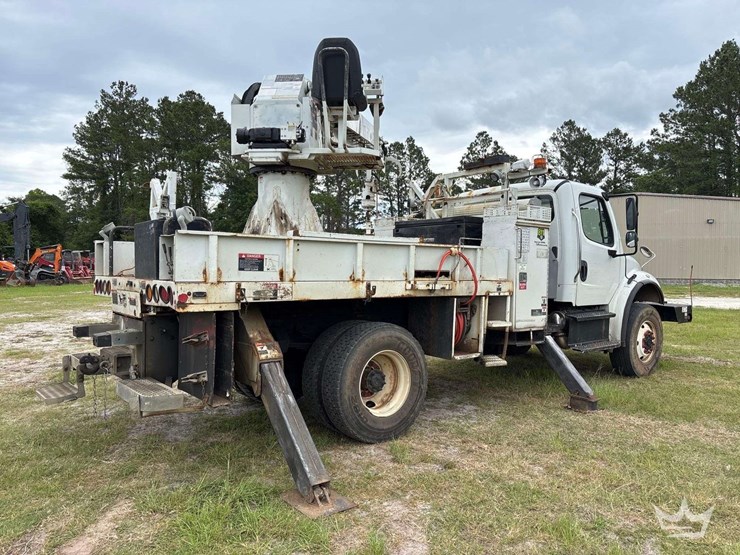 2014-freightliner-m2-106-image-3