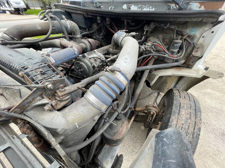 2002-freightliner-fl80-image-49
