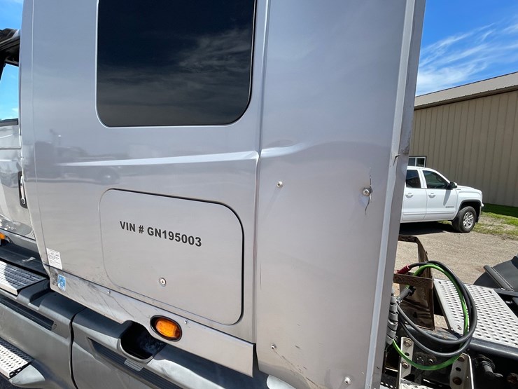 #304-•-2016-international-semi-tractor-(has-wi-title)-(denmark,wi)-image-18
