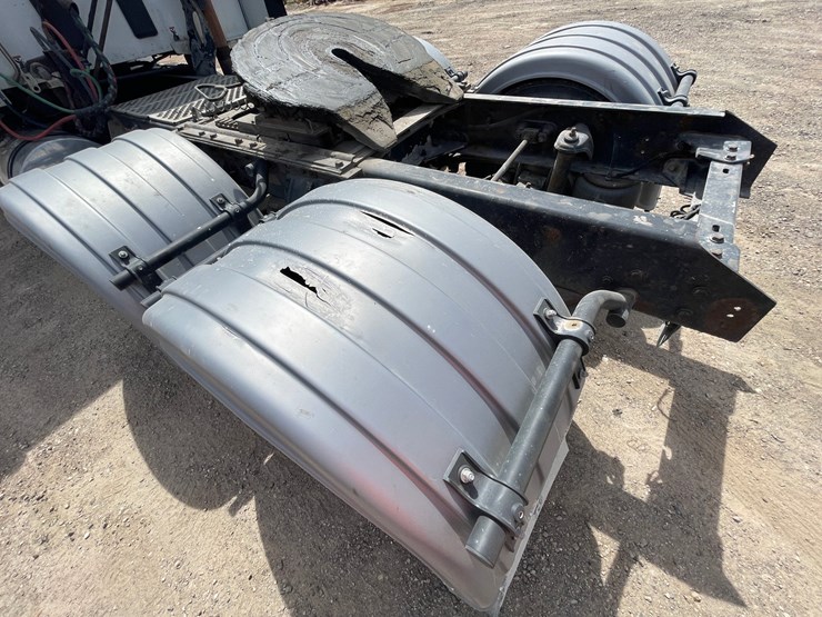 2016-kenworth-t680-image-24