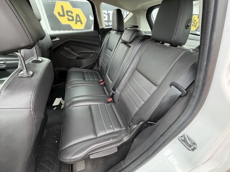 2016-ford-c-max-sel-hybrid-sedan-image-21