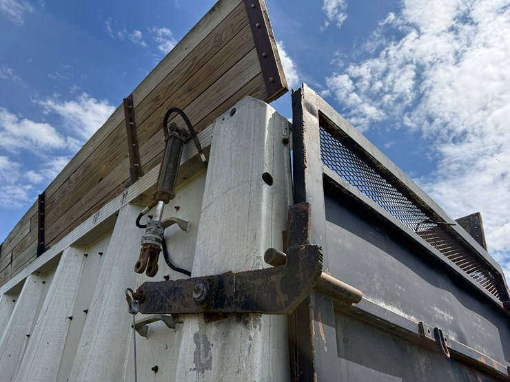#468-•-1979-easton-pusher-28'-semi-pusher-trailer-(has-wi-title)-(stanley,-wi)-image-26
