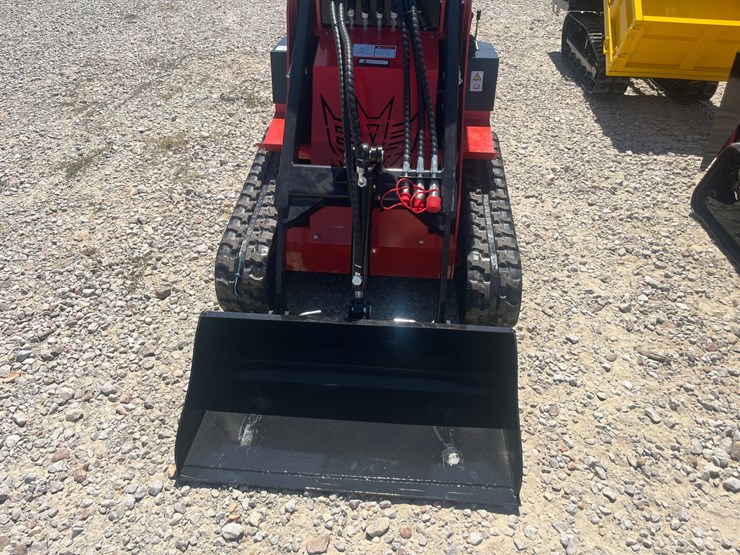 #104-•-skid-steer-loader-ssl580-image-6
