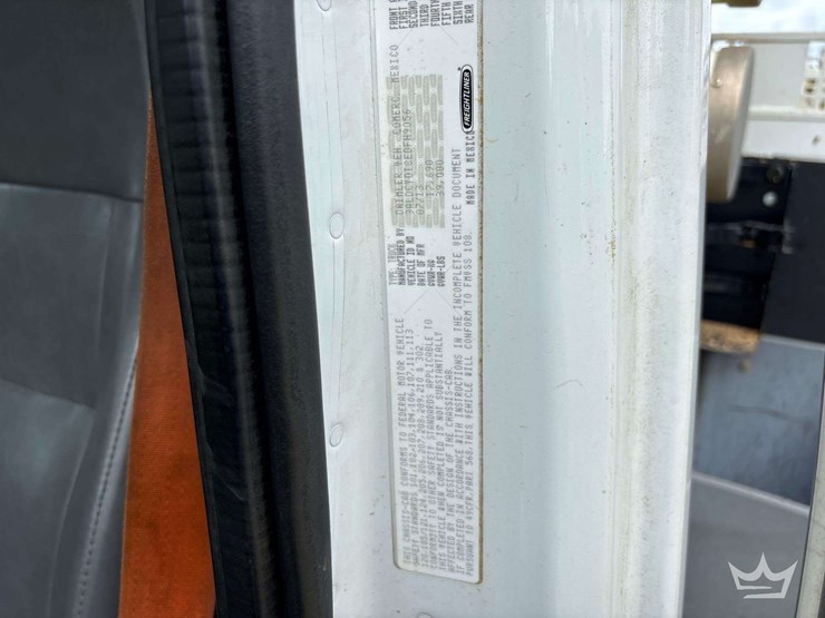 2014-freightliner-m2-106-image-5