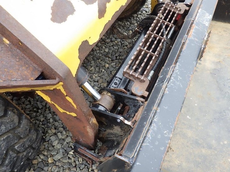 caterpillar-262d-image-16