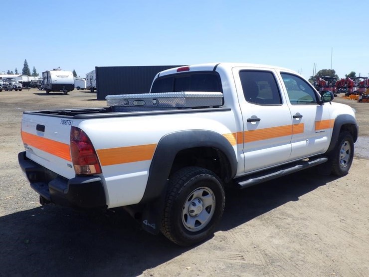 2013-toyota-tacoma-image-3