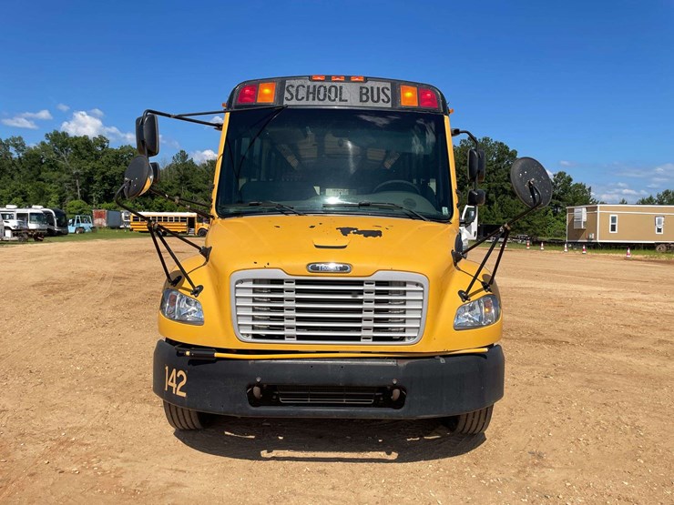 2009-freightliner-b2-image-5