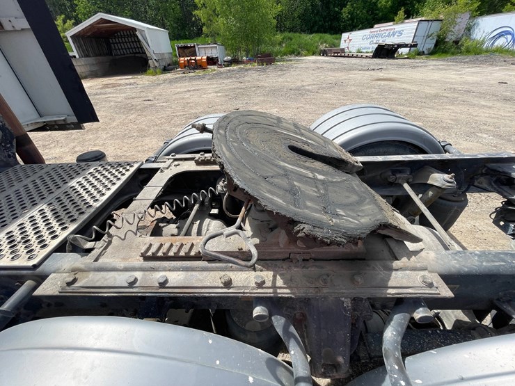 2016-kenworth-t680-image-22