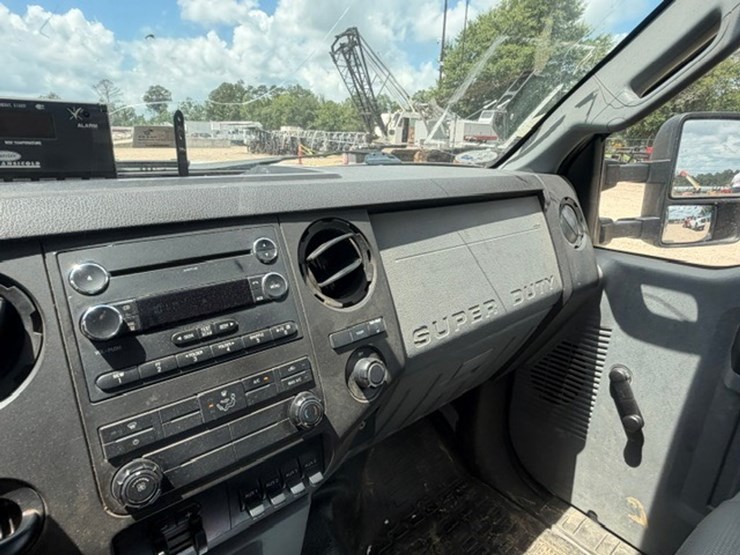 2013-ford-f550-image-48