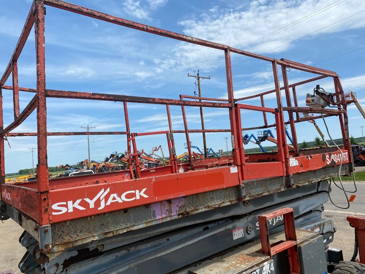 2016-skyjack-sj8841rt-image-44