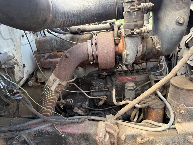 1984-mack-r686st-image-45