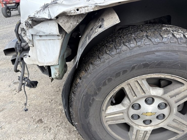 2010-chevrolet-tahoe-image-17
