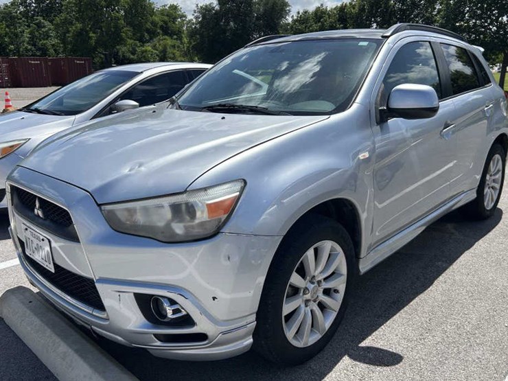 2011-mitsubishi-outlander-image-1