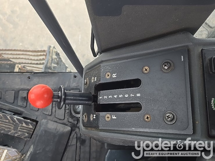 2011-deere-772g-image-54