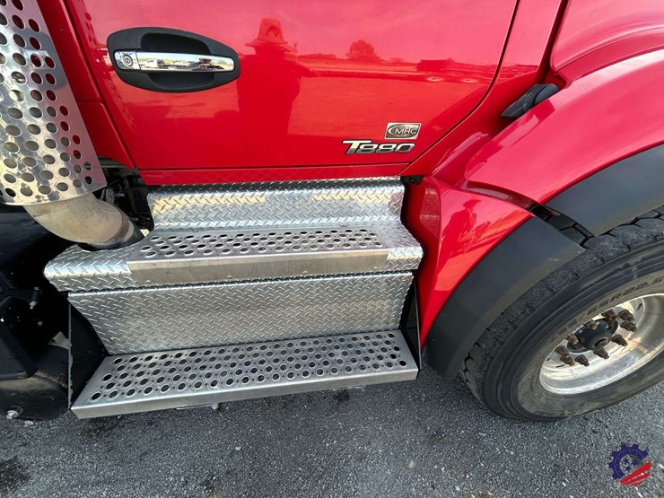 2020-kenworth-t880-image-25