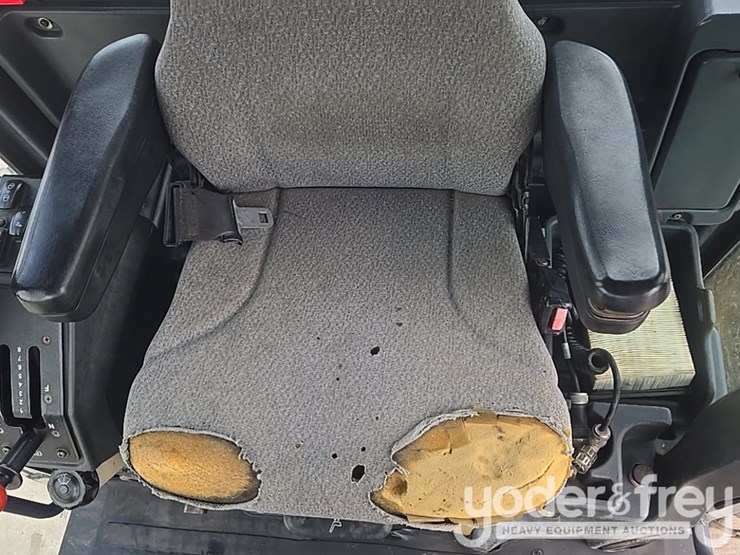 2011-deere-772g-image-51