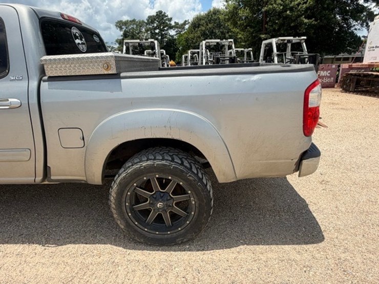 2004-toyota-tundra-image-11