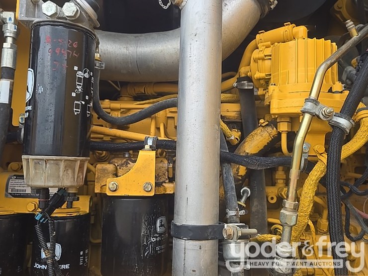 2011-deere-772g-image-46