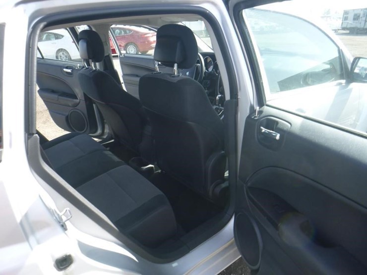2010-dodge-caliber-image-8