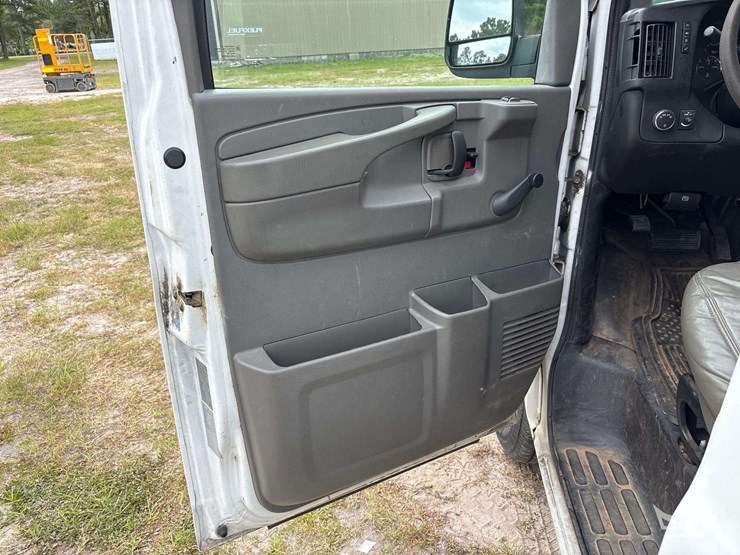 2013-chevrolet-express-2500-image-22