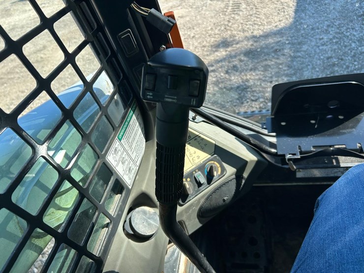 2019-bobcat-t550-image-25
