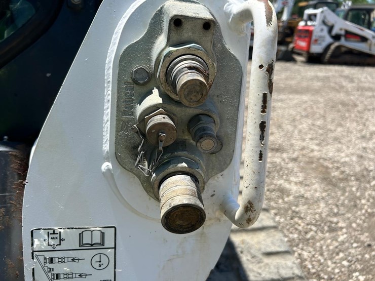 2022-bobcat-t770-image-11
