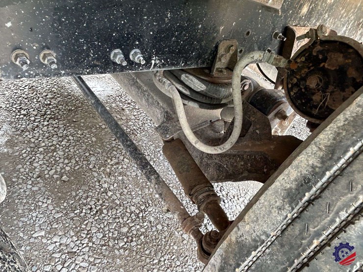 2016-volvo-truck-vhd-quad-axle-dump-truck-image-59