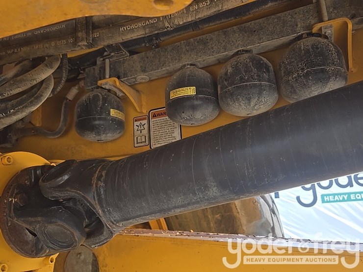 2022-volvo-a25g-image-32