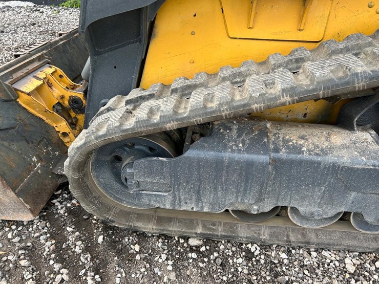 2018-deere-317g-image-17