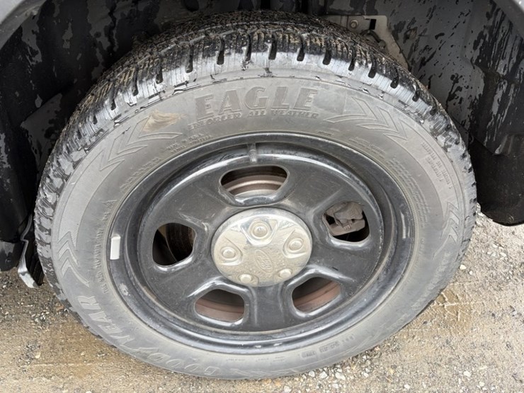 2015-ford-explorer-image-17