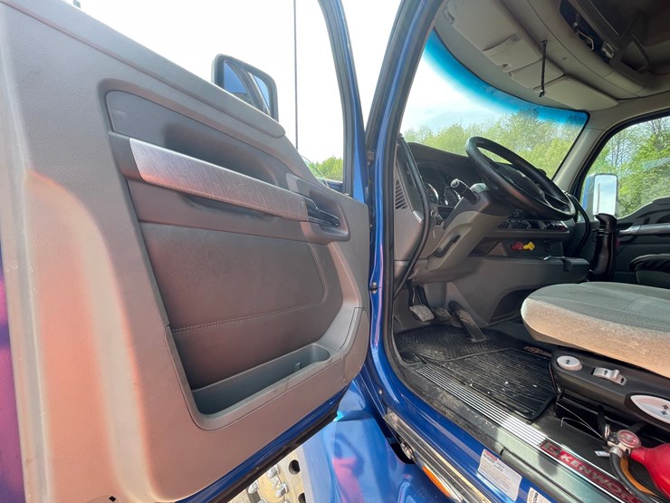 2015-kenworth-t680-image-52