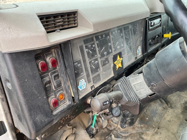 2000-international-4700-image-22