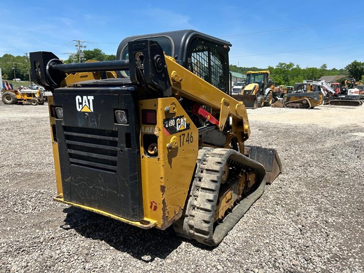 2017-caterpillar-249d-image-4