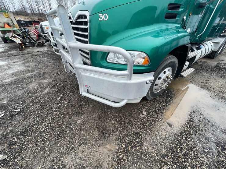 #310-•-2011-mack-semi-tractor-(has-wi-title)-(denmark,-wi)-image-6