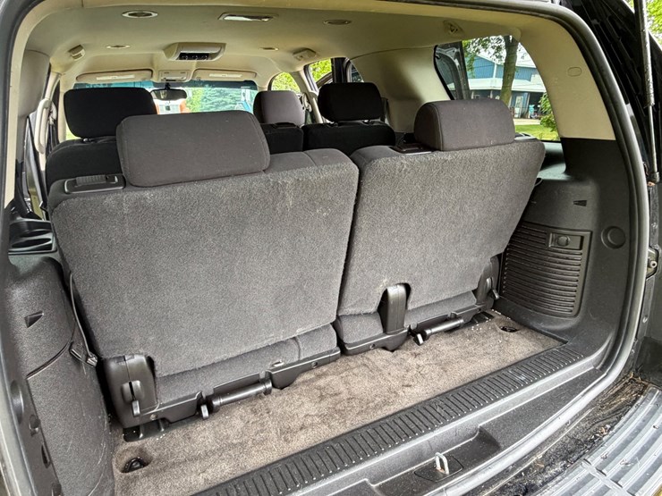 2010-chevrolet-tahoe-image-9