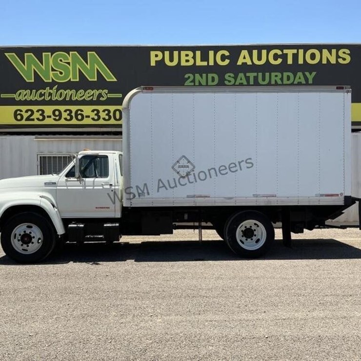 1996 FORD F800