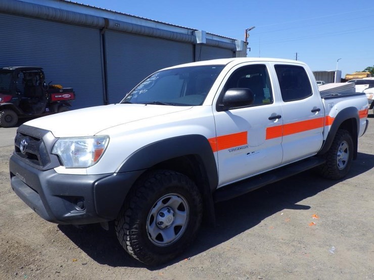 2013-toyota-tacoma-image-3