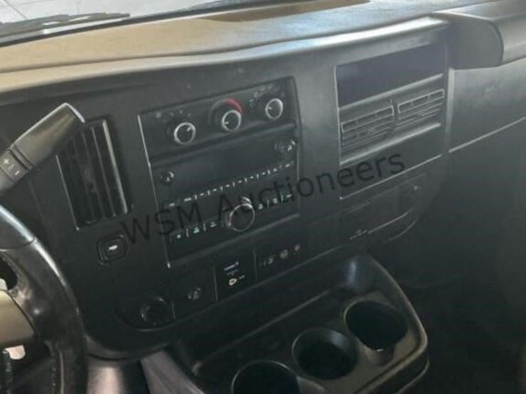2017-chevrolet-express-2500-image-20