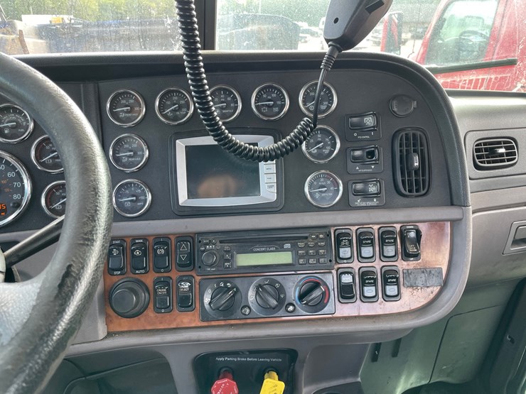 2010-peterbilt-386-image-37