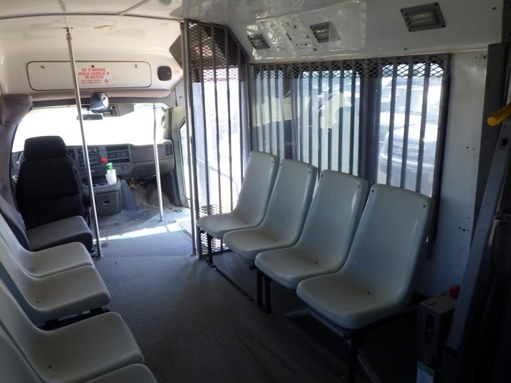 2009-chevrolet-express-3500-image-8