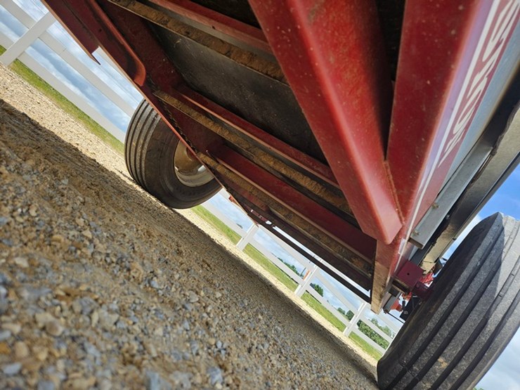 hesston-s180-image-24