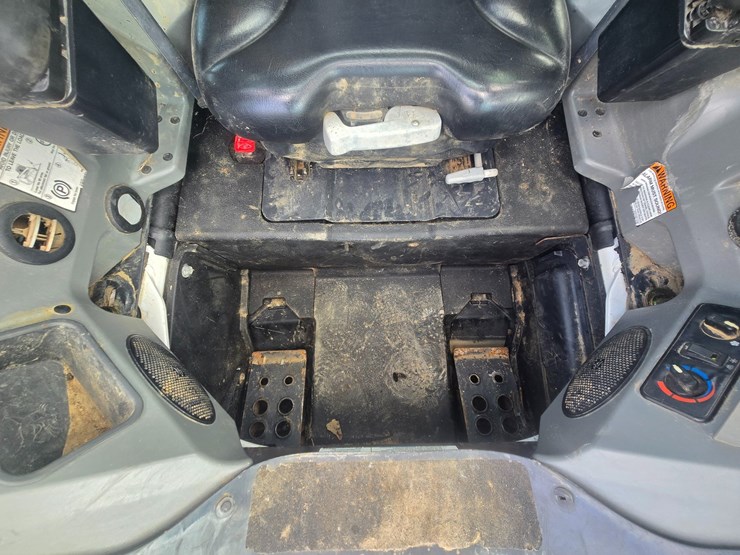 2020-bobcat-t770-image-26